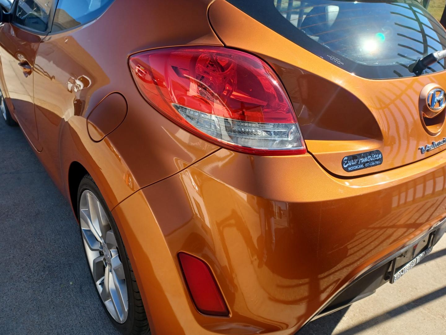 2013 ORANGE /BLACK Hyundai Veloster (KMHTC6AD0DU) with an 1.6L DOHC GDI 16-valve I4 engine w/dual CVVT engine, 6-speed EcoShift dual clutch automatic transmission transmission, located at 2001 E. Lancaster, Ft. Worth, 76103, (817) 336-7000, 32.746181, -97.301018 - Photo#7